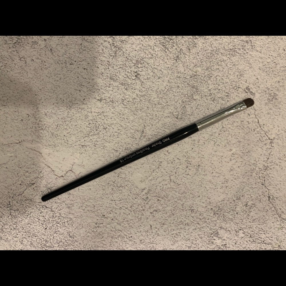 Sephora PRO Shader Brush #18